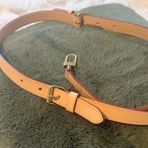 Elegant Tan Leather Belt Louis Vuitton 100 percent authentic never used mint